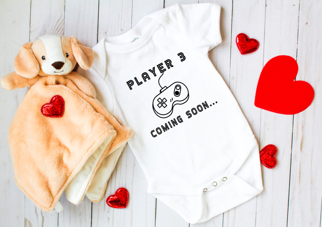 prontomodacalzature® Player 3 Coming Soon... Baby announcement Infant Onesie®  Bodysuit Romper